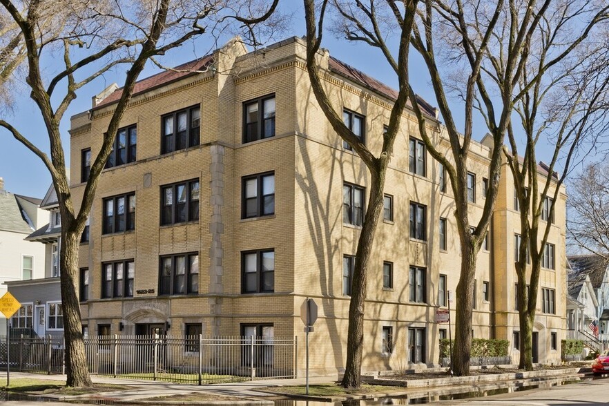 3751 N Marshfield Ave, Chicago, IL for sale - Primary Photo - Image 1 of 34