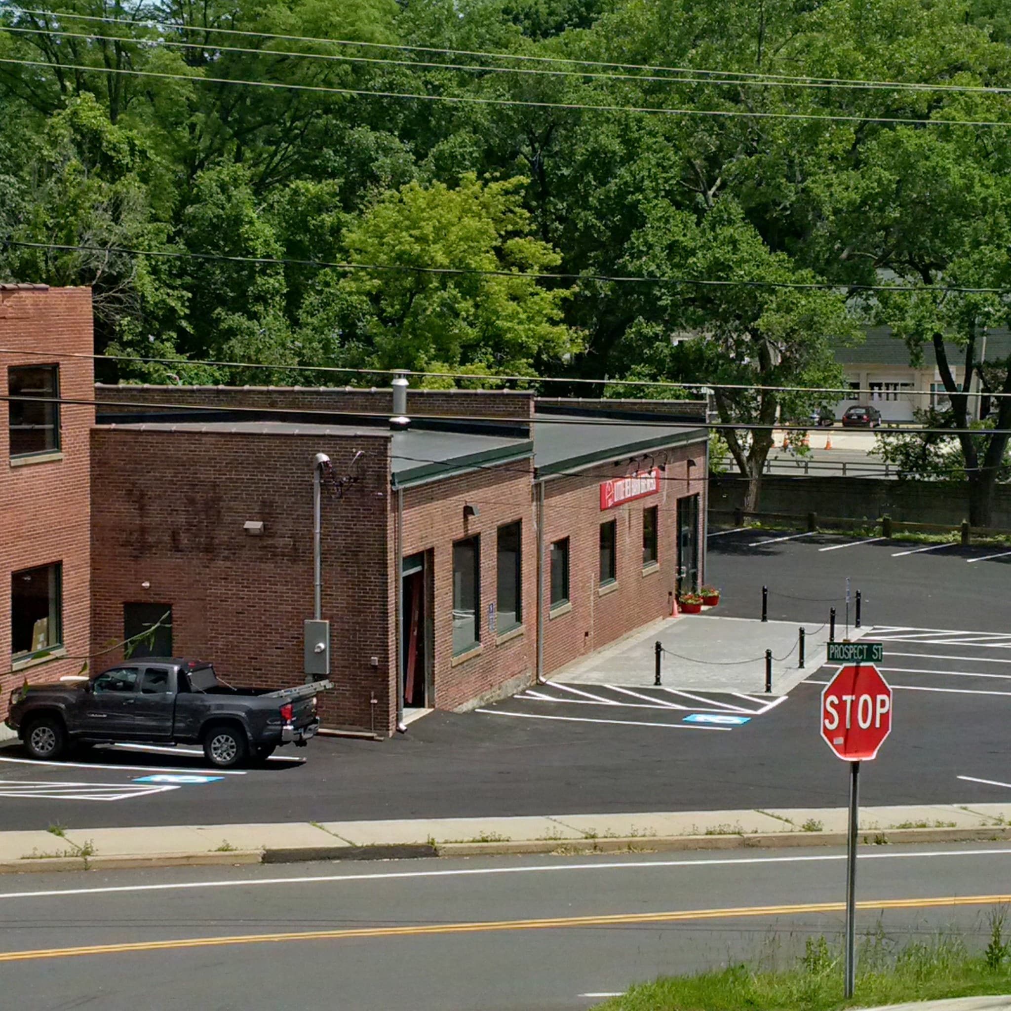 32 Lake St, Winsted, CT for lease Primary Photo- Image 1 of 12