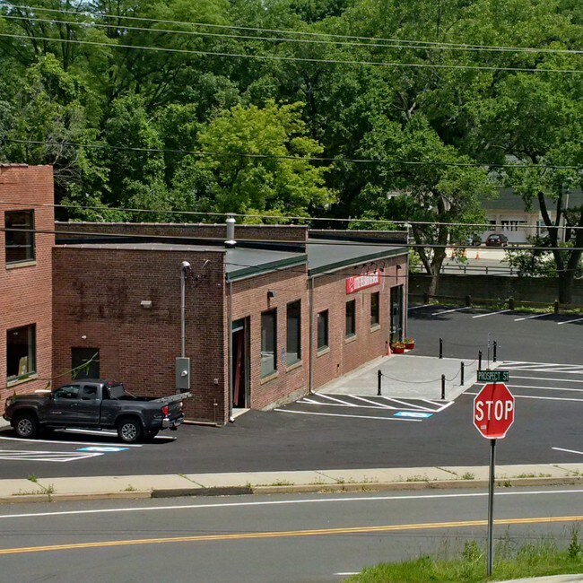 Plus de détails pour 32 Lake St, Winsted, CT - Local d'activités à louer