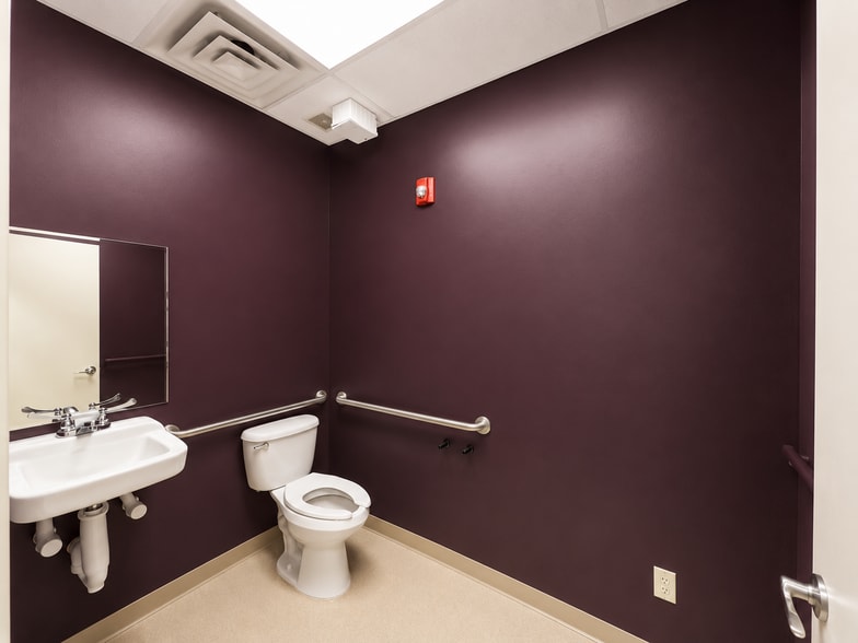 210 N Liberty St, Jackson, TN à louer - Photo du bâtiment - Image 2 de 24