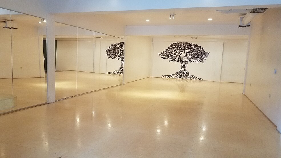 550 N Fair Oaks Ave, Pasadena, CA for lease - Interior Photo - Image 3 of 7