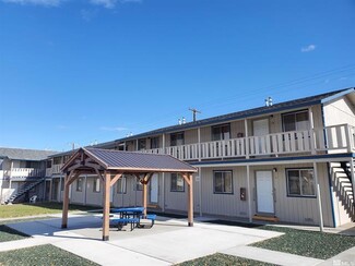 Plus de détails pour 420-460 H St, Hawthorne, NV - Multi-résidentiel à vendre