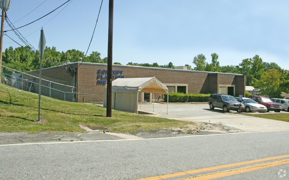 1210 Hickory Chapel Rd, High Point, NC à vendre - Photo principale - Image 1 de 7