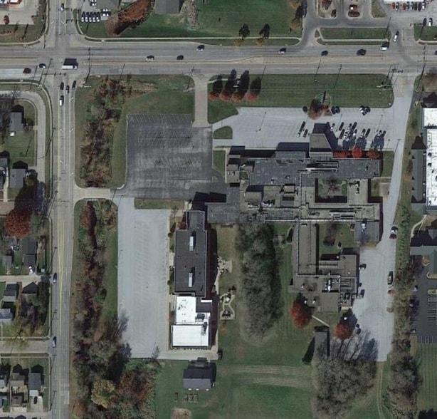 1111 W Kimberly Rd, Davenport, IA for sale - Building Photo - Image 2 of 2