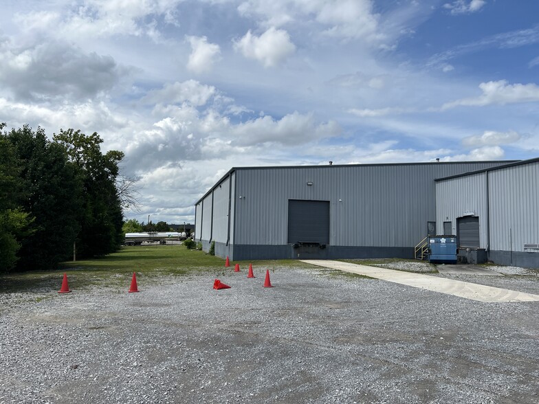 1903 Polymer Dr, Chattanooga, TN for lease - Building Photo - Image 2 of 11