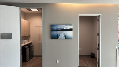 411 Lantern Bend Dr, Houston, TX for lease Interior Photo- Image 2 of 14