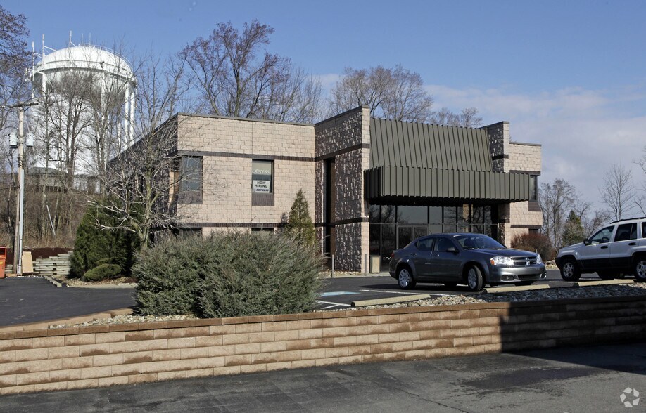 6200 Steubenville Pike, McKees Rocks, PA for lease - Primary Photo - Image 1 of 9
