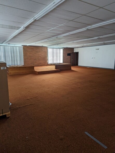 405 Greenbriar Dr, Normal, IL for lease - Interior Photo - Image 3 of 3