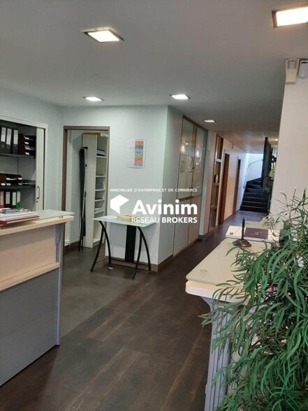 Retail in Enghien-les-Bains for lease - Lobby - Image 3 of 3