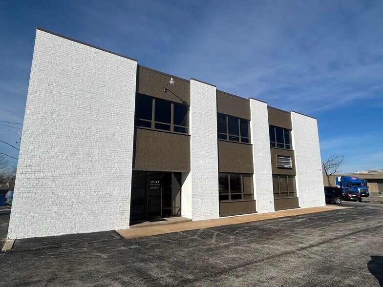 11704-11718 Lackland Industrial Dr, Saint Louis, MO à vendre - Photo du bâtiment - Image 2 de 11