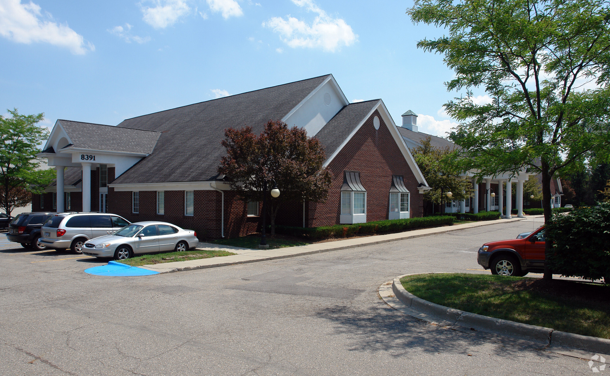 8391 Commerce Rd, Commerce Township, MI for lease Building Photo- Image 1 of 4