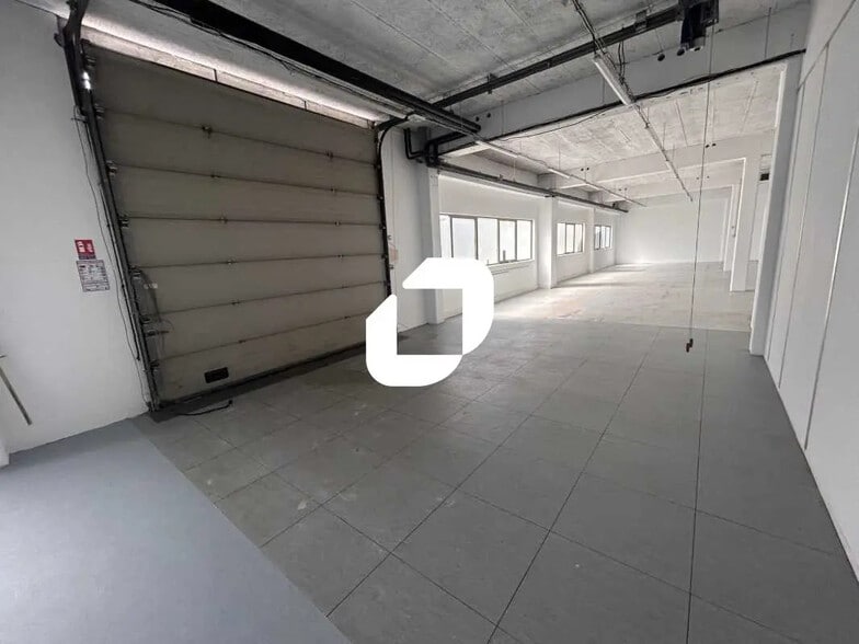 Office in Bezons for lease - Interior Photo - Image 2 of 18