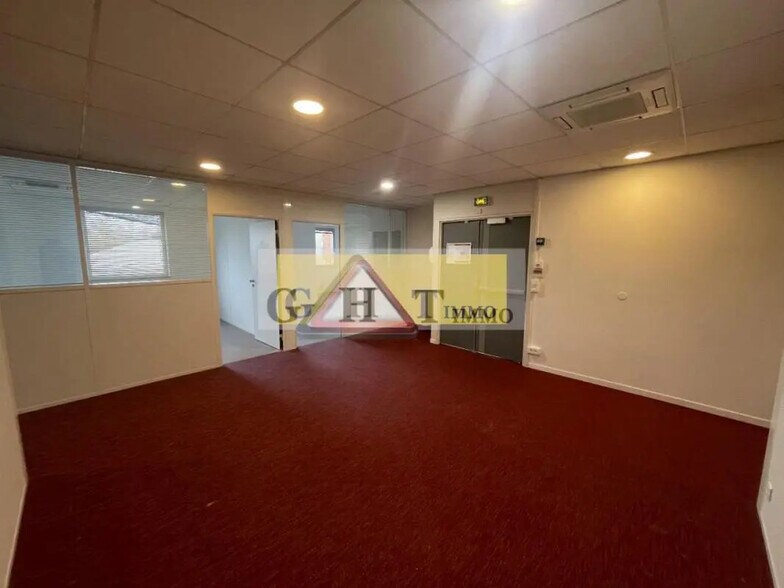 Office in Chevilly-Larue for lease - Interior Photo - Image 2 of 12