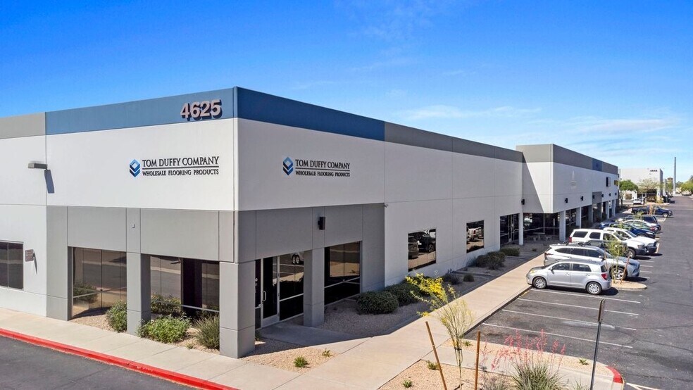 4625 W McDowell Rd, Phoenix, AZ à louer - Photo du bâtiment - Image 2 de 5
