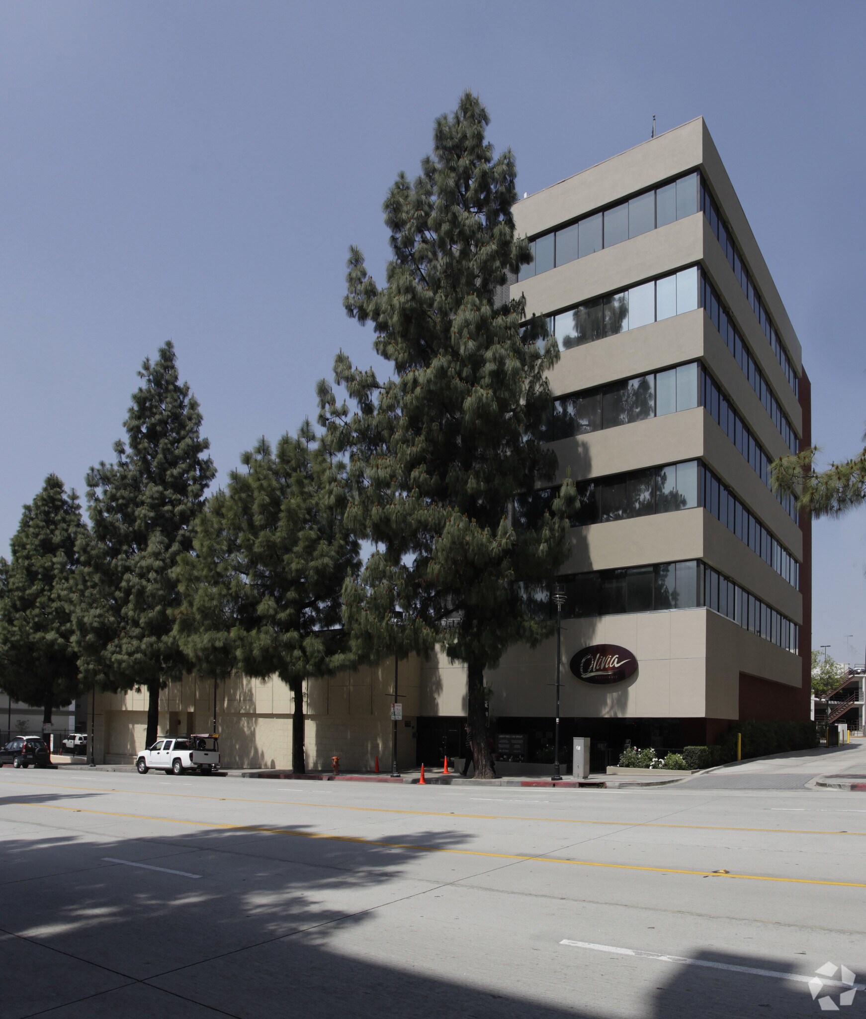 245 E Olive Ave, Burbank, CA à louer Photo principale- Image 1 de 6