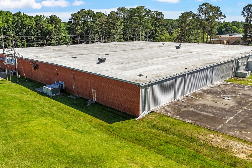 500 E Gannon Ave, Zebulon, NC à louer - Photo du bâtiment - Image 2 de 31