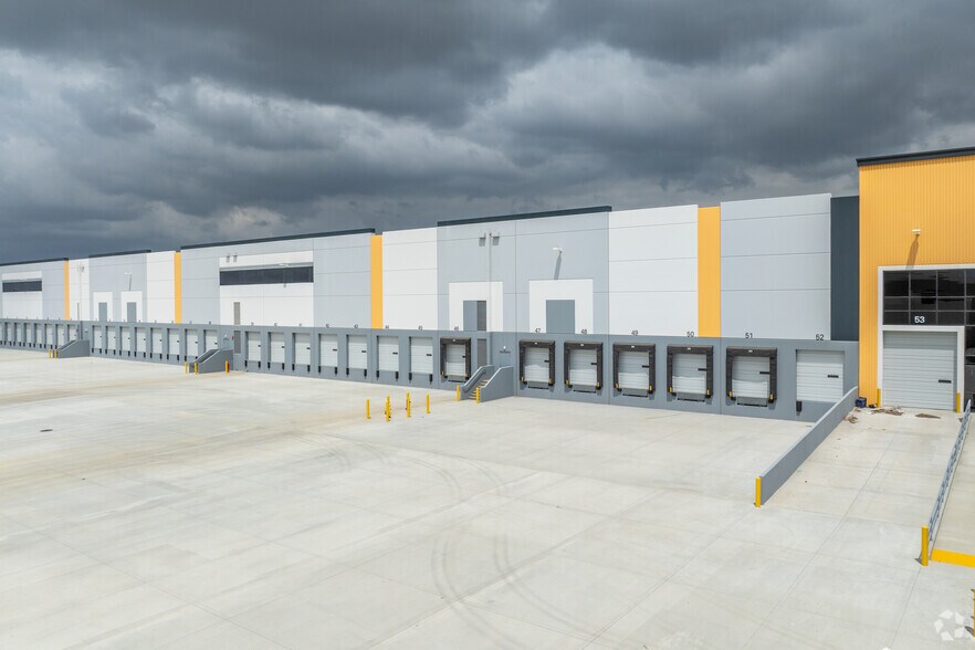 10958 Banana Ave, Fontana, CA à louer - Photo du bâtiment - Image 2 de 5