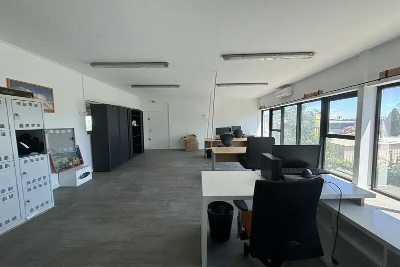 Office in Mauguio for lease - Interior Photo - Image 2 of 5