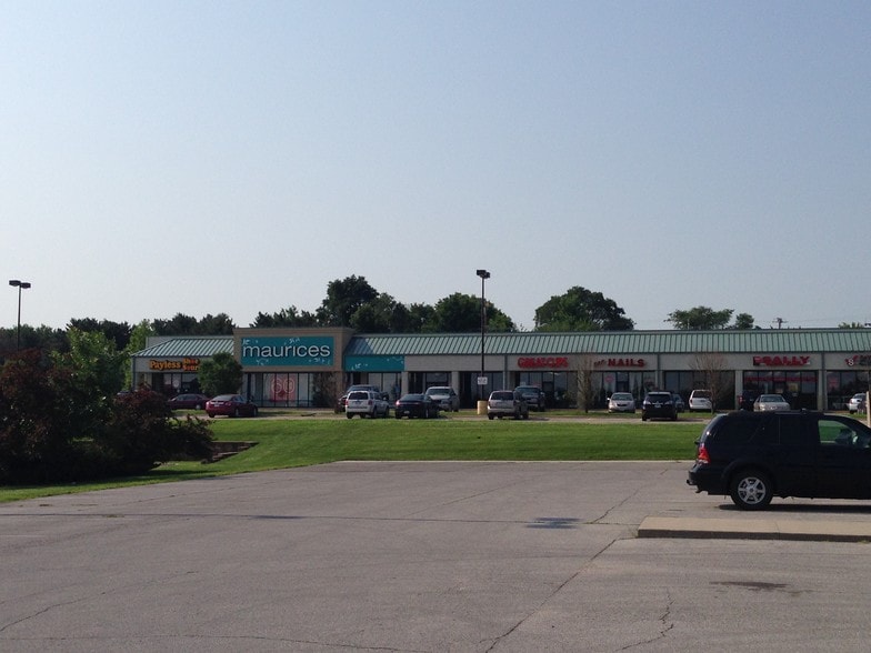 2802 S Center St, Marshalltown, IA for lease - Building Photo - Image 2 of 2