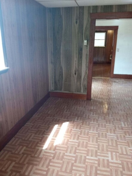 331 Pleasant St, Berlin, NH for sale - Building Photo - Image 2 of 9