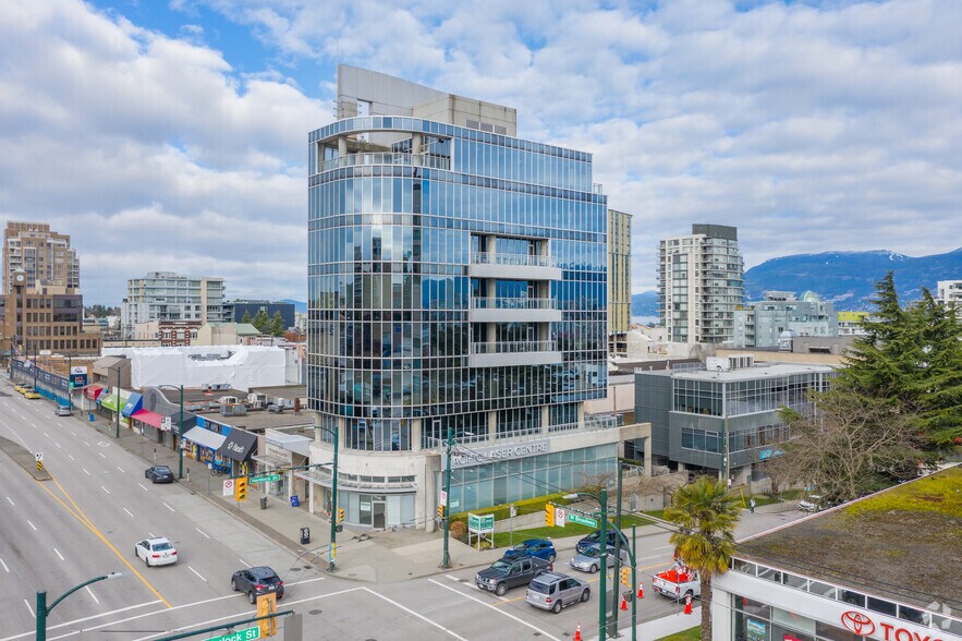 1401 W Broadway, Vancouver, BC à louer - Photo du bâtiment - Image 1 de 4