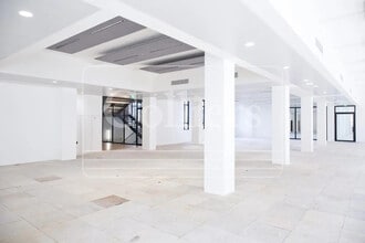 8-10 Rue Jobbé Duval, Paris for lease Building Photo- Image 2 of 16