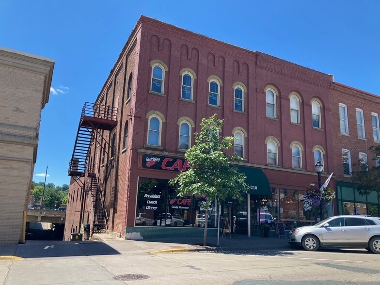 210-212 Bush St, Red Wing, MN for sale - Building Photo - Image 1 of 3