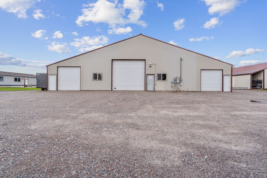 83 Sweebee Ln, Columbia Falls, MT à vendre - Photo du bâtiment - Image 2 de 41