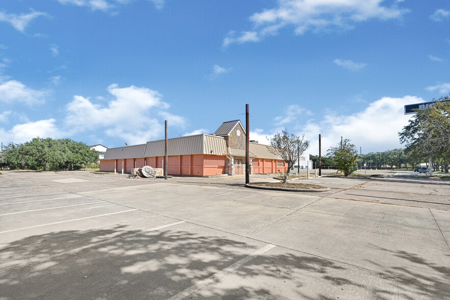 4717 I-10 Fwy, Baytown, TX à vendre - Photo du bâtiment - Image 3 de 15