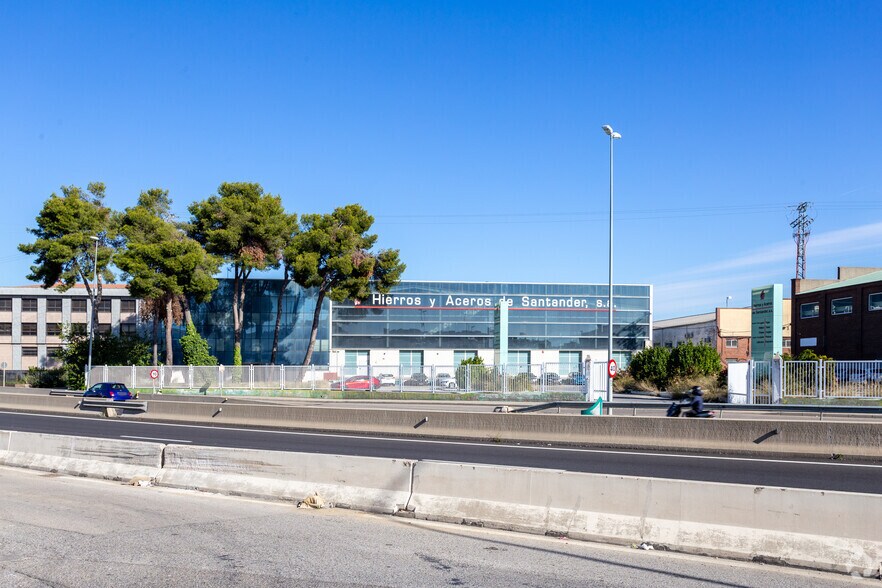 Calle Lago Carucedo s/n, Fuenlabrada, Madrid à louer - Photo du bâtiment - Image 2 de 3