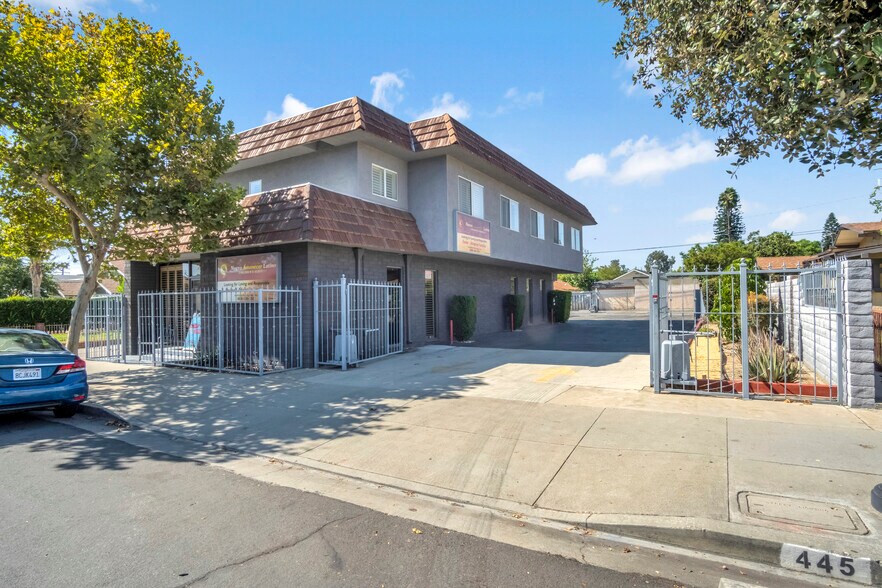 439 N Maclay Ave, San Fernando, CA à vendre - Photo du bâtiment - Image 1 de 25
