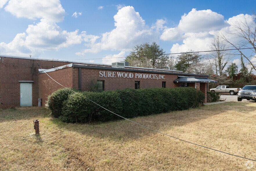 980 3rd Ave SE, Hickory, NC à vendre - Photo du bâtiment - Image 3 de 30