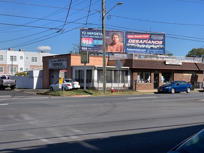 209-215 Westfield Ave W 28, Roselle Park, NJ for lease - Primary Photo - Image 1 of 1