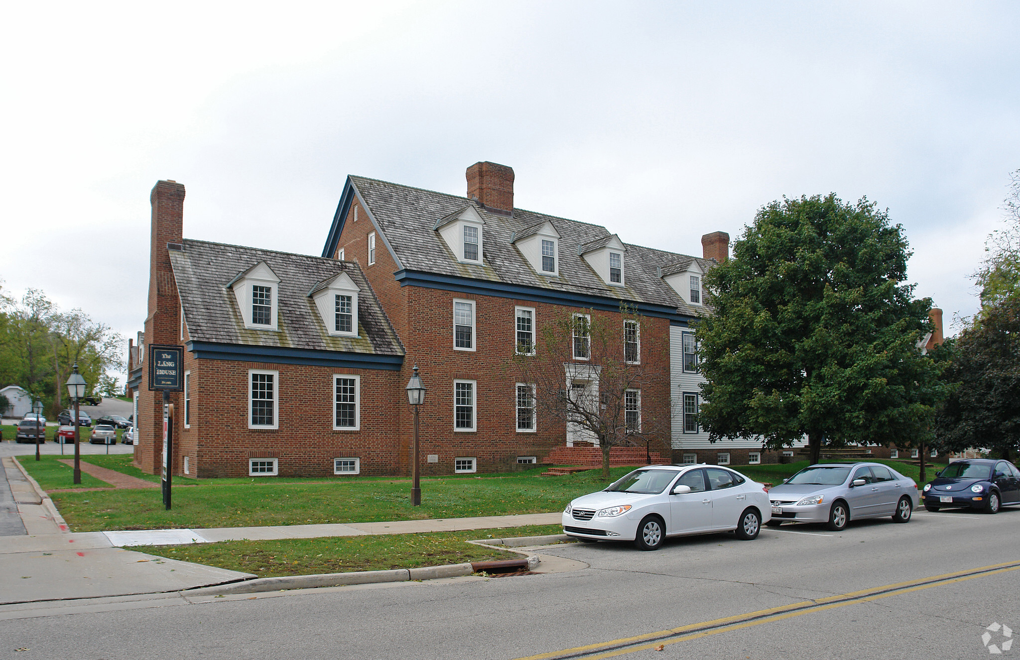 500-514 Wells St, Delafield, WI à vendre Photo du b timent- Image 1 de 1