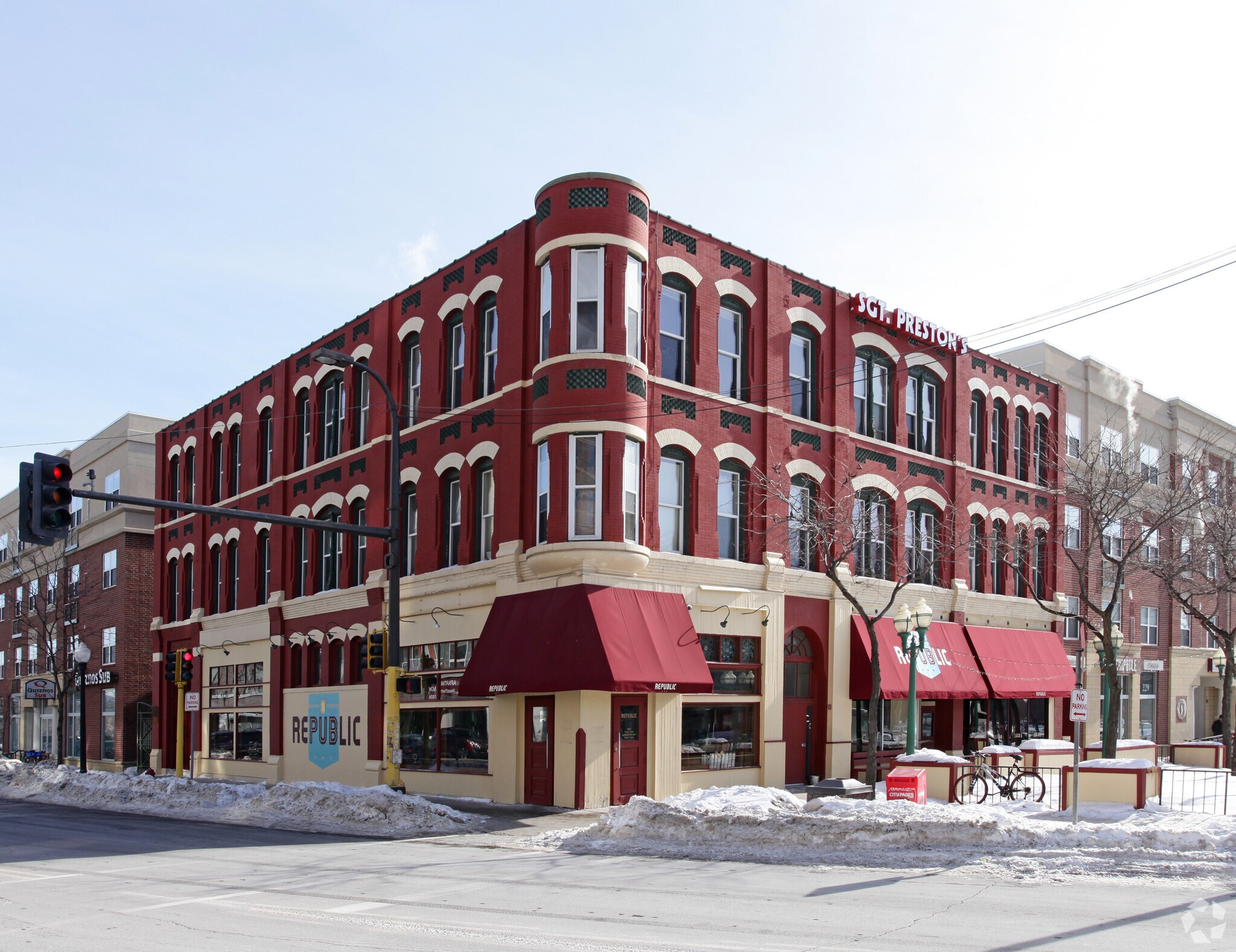 221-225 Cedar Ave S, Minneapolis, MN à vendre Photo du bâtiment- Image 1 de 4