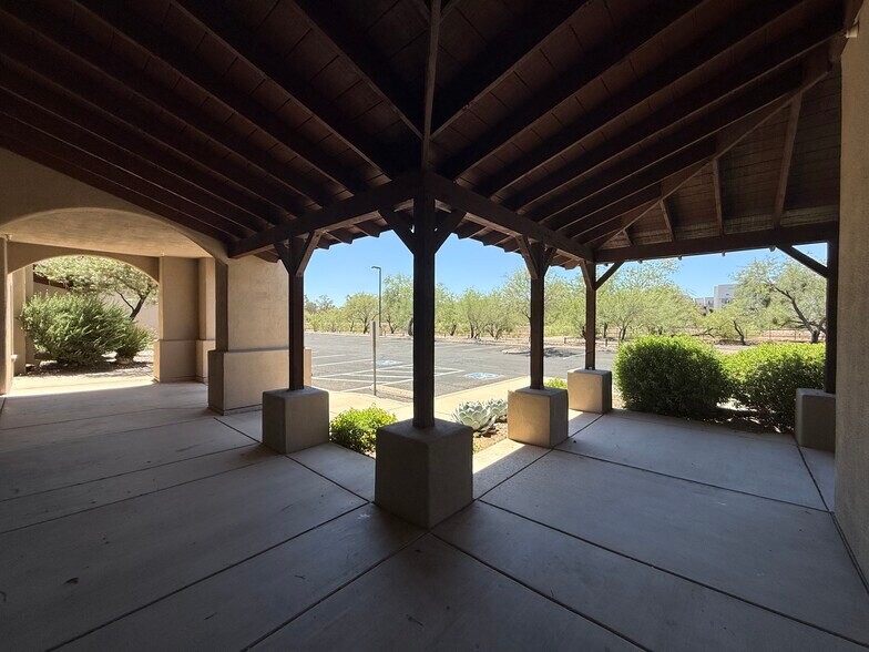4578 N 1st Ave, Tucson, AZ à louer - Photo du bâtiment - Image 3 de 9