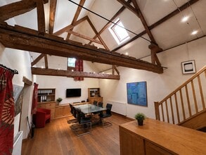Grange Ln, Malmesbury for lease Interior Photo- Image 2 of 5