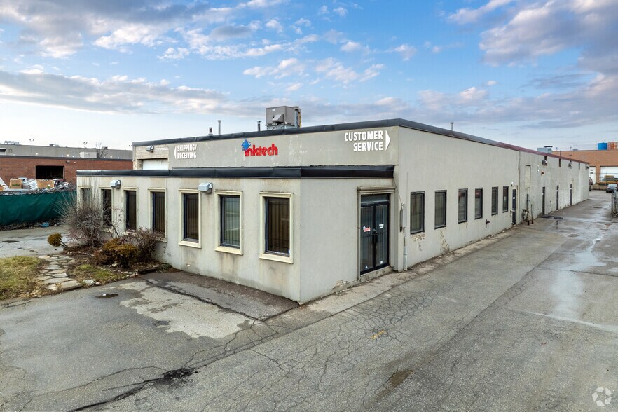 160 Fenmar Dr, Toronto, ON à vendre - Photo du bâtiment - Image 1 de 1