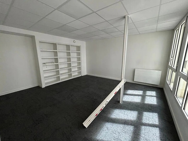 Office in Rennes for lease - Interior Photo - Image 2 of 9