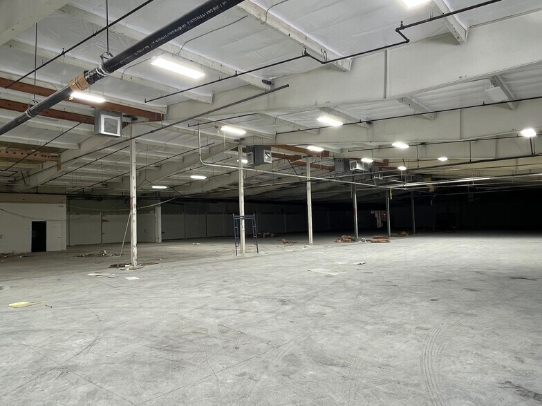 7911-7913 Haskell Ave, Van Nuys, CA à louer - Photo du bâtiment - Image 3 de 6