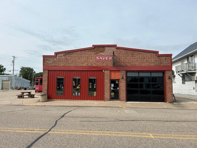 More details for 215 Wolf River Dr, Fremont, WI - Retail for Sale