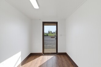 2300 Ferry St SW, Albany, OR for lease Interior Photo- Image 2 of 11