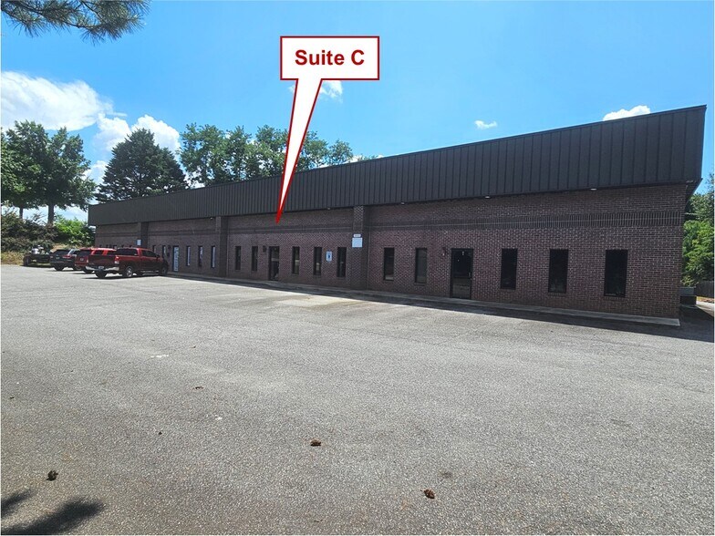 5315 Lake Pointe Center Dr, Cumming, GA à louer - Photo du bâtiment - Image 1 de 2