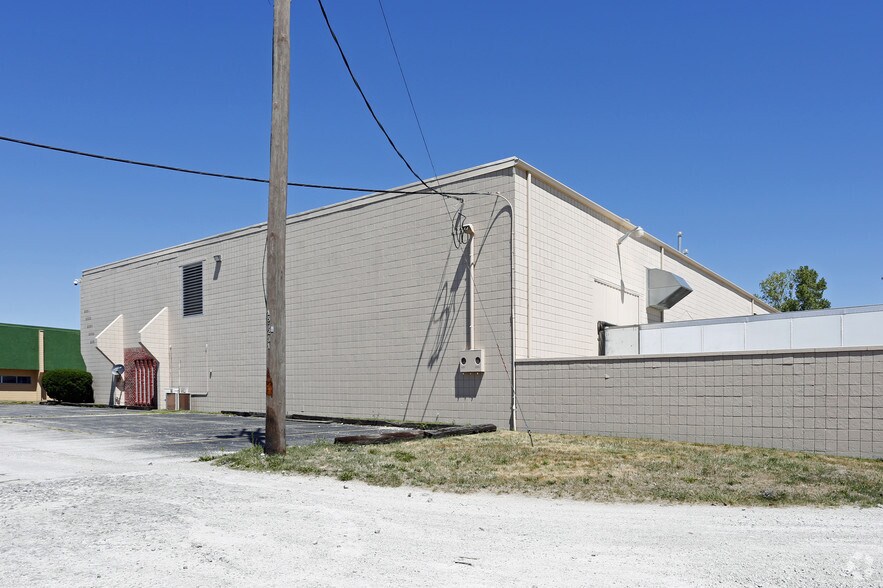 2581-2695 Tracy Rd, Northwood, OH à louer - Photo du bâtiment - Image 3 de 3