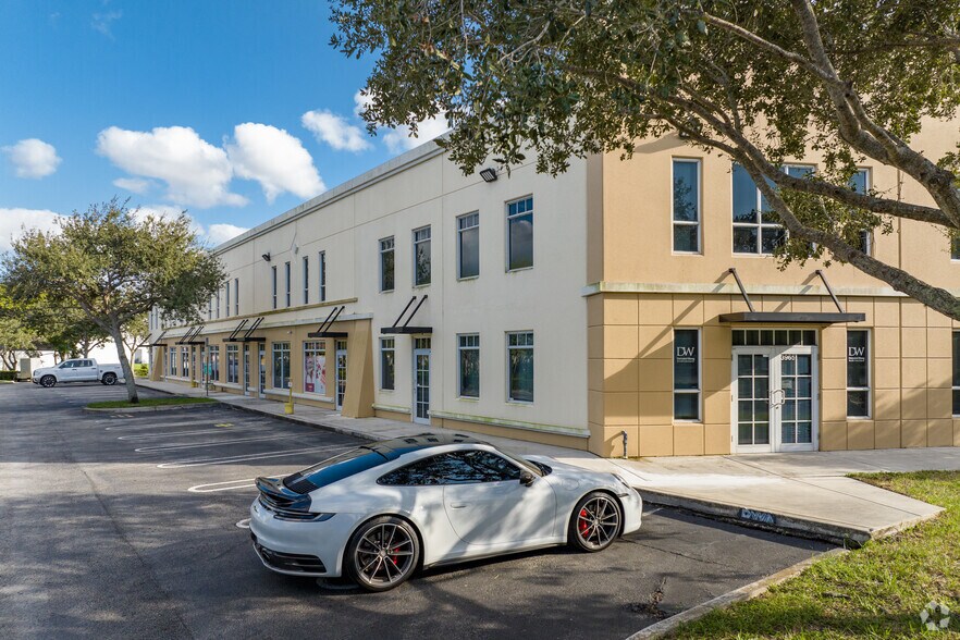 3901-3981 NW 126th Ave, Coral Springs, FL à louer - Photo principale - Image 1 de 8