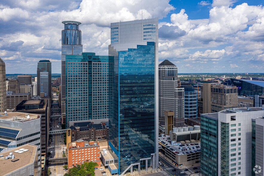 222 S 9th St, Minneapolis, MN à louer - Photo du bâtiment - Image 2 de 12