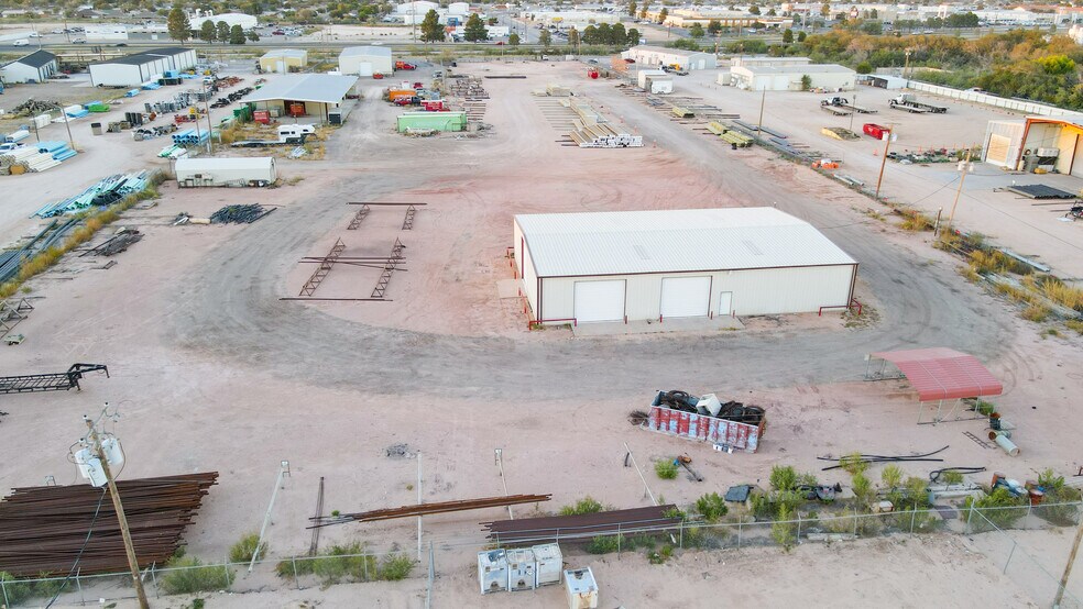 4417 W Industrial Ave, Midland, TX à louer - Photo du bâtiment - Image 3 de 19