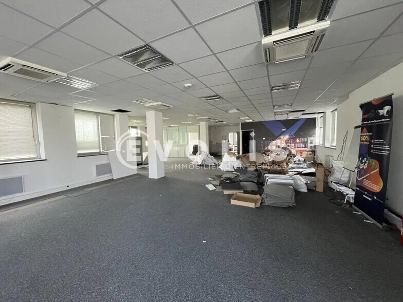 Office in Neuilly-Plaisance for lease - Interior Photo - Image 1 of 8