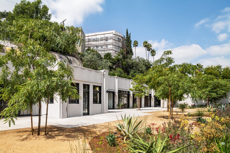 3300 W Sunset Blvd, Los Angeles, CA à louer - Photo du bâtiment - Image 3 de 10