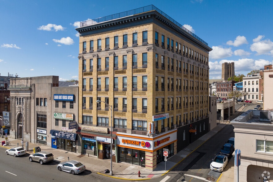 625 Main Ave, Passaic, NJ for lease - Building Photo - Image 1 of 4